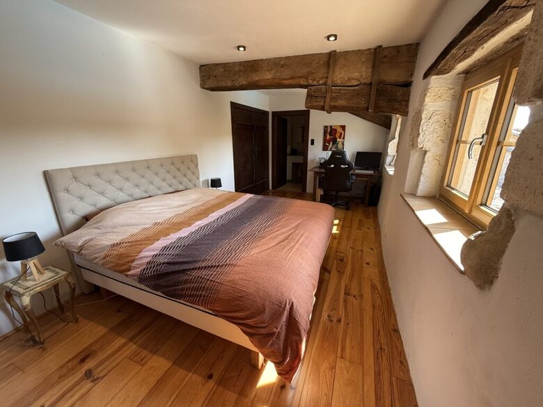 Elegant French Home with Heated Pool & Vineyard Views - Saint-Sernin, France