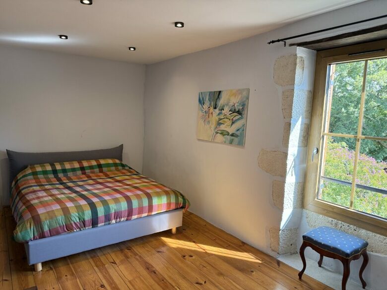 Elegant French Home with Heated Pool & Vineyard Views - Saint-Sernin, France