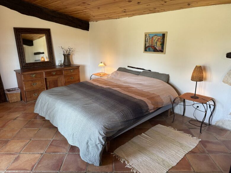 Elegant French Home with Heated Pool & Vineyard Views - Saint-Sernin, France
