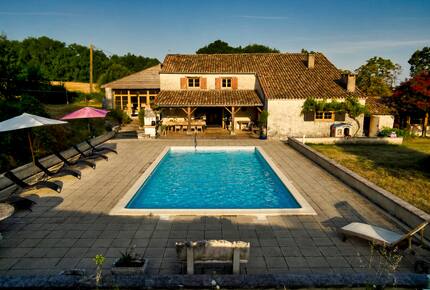 Elegant French Home with Heated Pool & Vineyard Views - Saint-Sernin, France