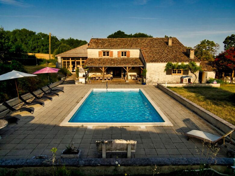 Elegant French Home with Heated Pool & Vineyard Views - Saint-Sernin, France