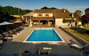 Elegant French Home with Heated Pool & Vineyard Views - Saint-Sernin, France