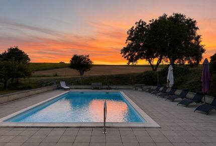Elegant French Home with Heated Pool & Vineyard Views - Saint-Sernin, France