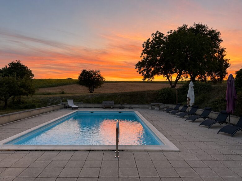 Elegant French Home with Heated Pool & Vineyard Views - Saint-Sernin, France