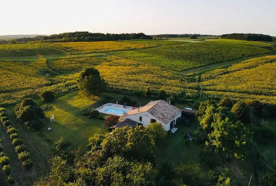 Elegant French Home with Heated Pool & Vineyard Views - Saint-Sernin, France