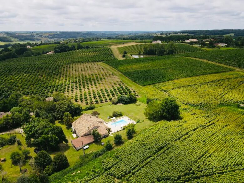 Elegant French Home with Heated Pool & Vineyard Views - Saint-Sernin, France
