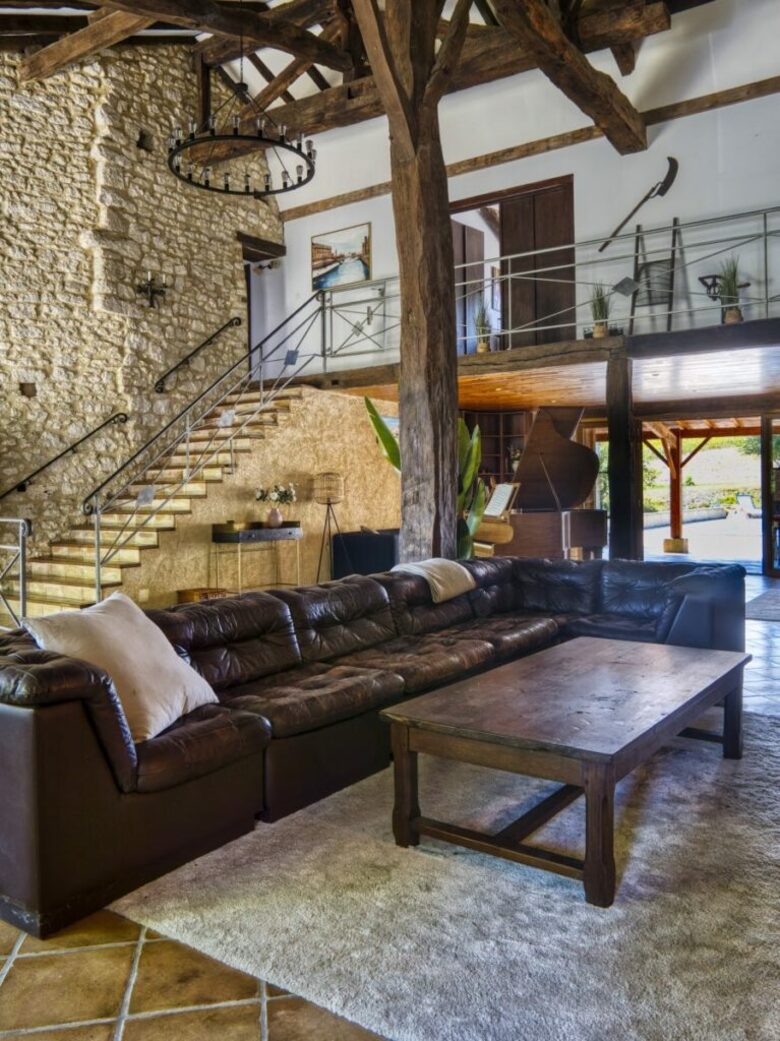 Elegant French Home with Heated Pool & Vineyard Views - Saint-Sernin, France