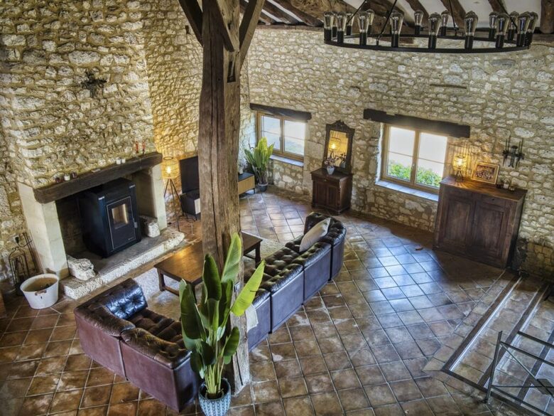 Elegant French Home with Heated Pool & Vineyard Views - Saint-Sernin, France