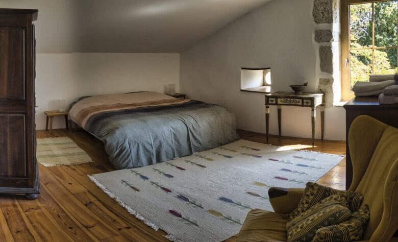 Elegant French Home with Heated Pool & Vineyard Views - Saint-Sernin, France