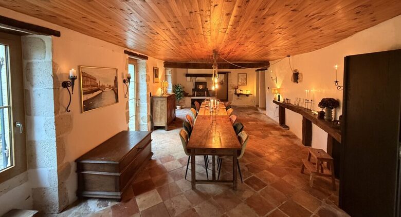 Elegant French Home with Heated Pool & Vineyard Views - Saint-Sernin, France