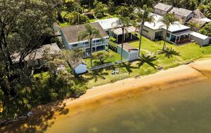 Beachfront Living on Dangar Island - Dangar Island, Australia
