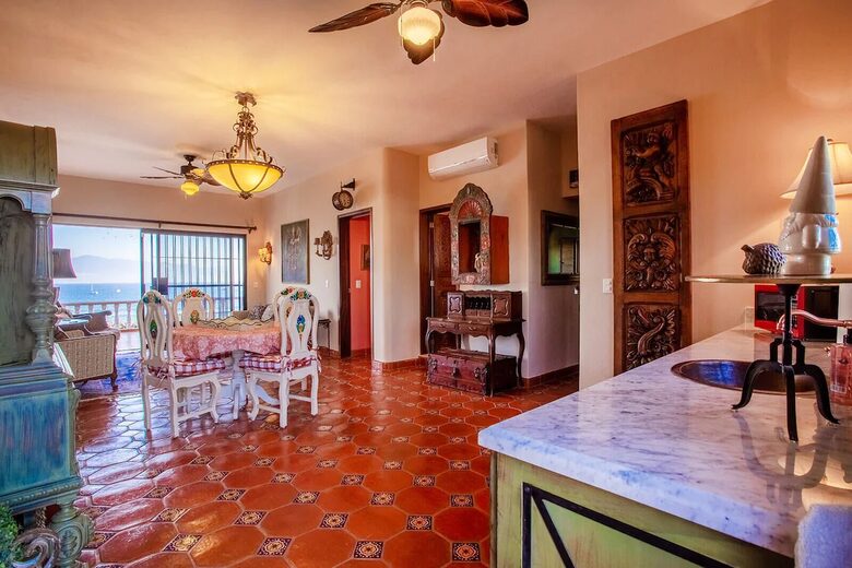 Spanish Colonial Beachfront Retreat in Cruz de Huanacaxtle - Cruz de Huanacaxtle, Mexico