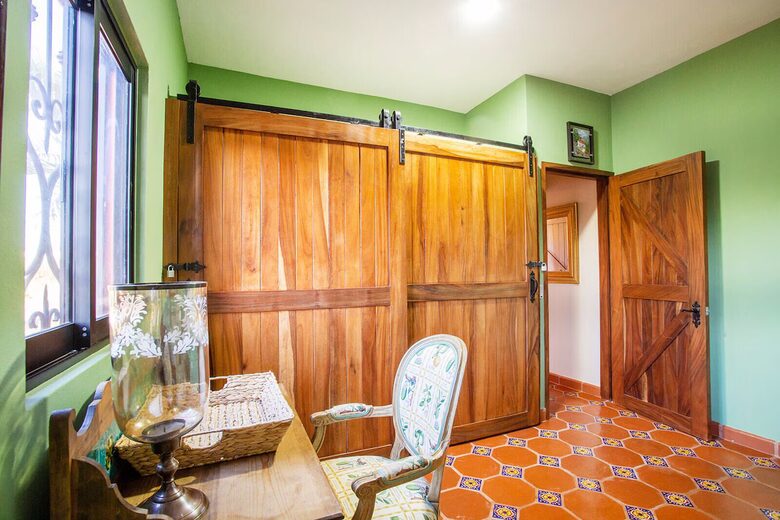 Spanish Colonial Beachfront Retreat in Cruz de Huanacaxtle - Cruz de Huanacaxtle, Mexico