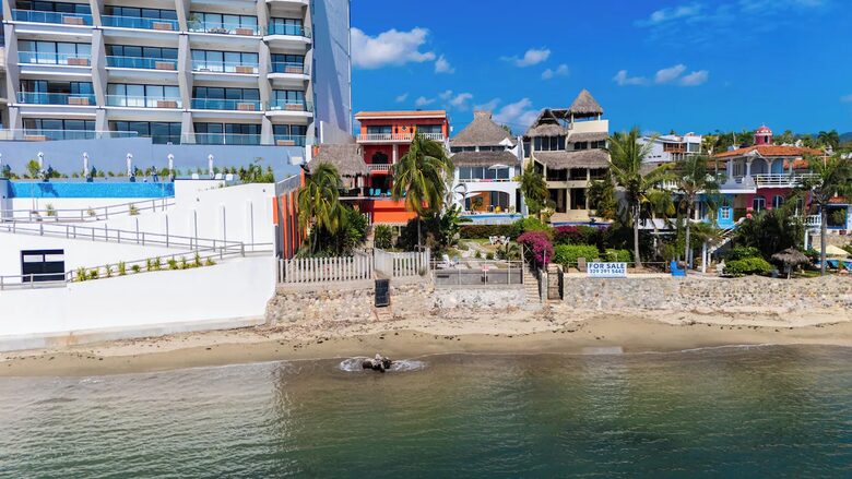 Spanish Colonial Beachfront Retreat in Cruz de Huanacaxtle - Cruz de Huanacaxtle, Mexico