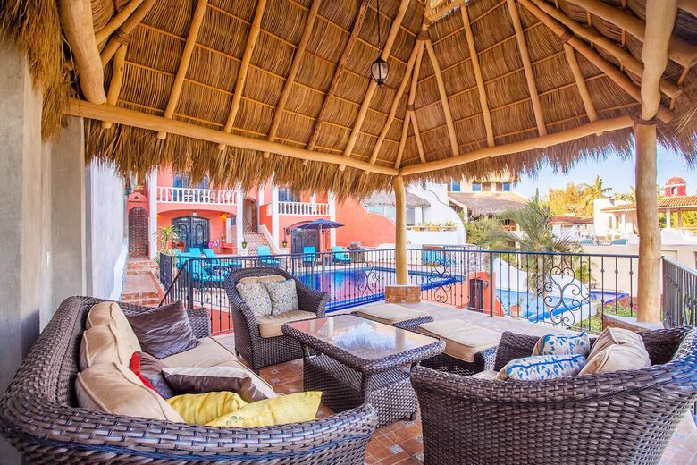 Spanish Colonial Beachfront Retreat in Cruz de Huanacaxtle - Cruz de Huanacaxtle, Mexico