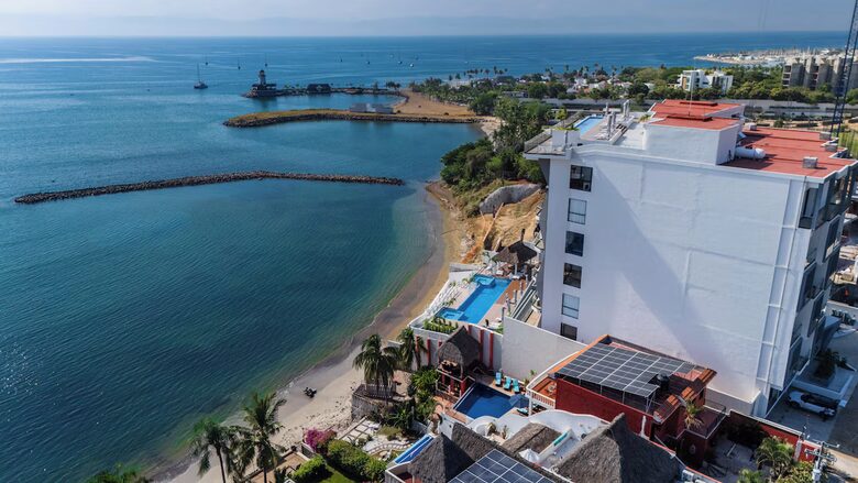 Spanish Colonial Beachfront Retreat in Cruz de Huanacaxtle - Cruz de Huanacaxtle, Mexico