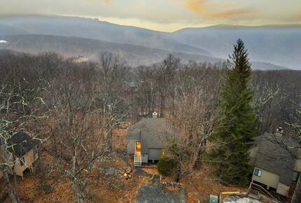 Family-Friendly Wintergreen Cabin 3 Minutes from Slopes - Wintergreen Resort, Virginia