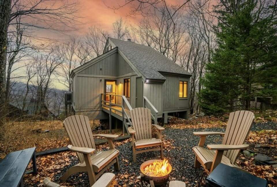 Family-Friendly Wintergreen Cabin 3 Minutes from Slopes - Wintergreen Resort, Virginia