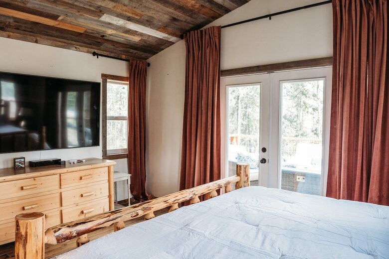 The Perch | Cozy Cottage near Flathead Lake - Somers, Montana