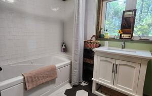 The Perch | Cozy Cottage near Flathead Lake - Somers, Montana