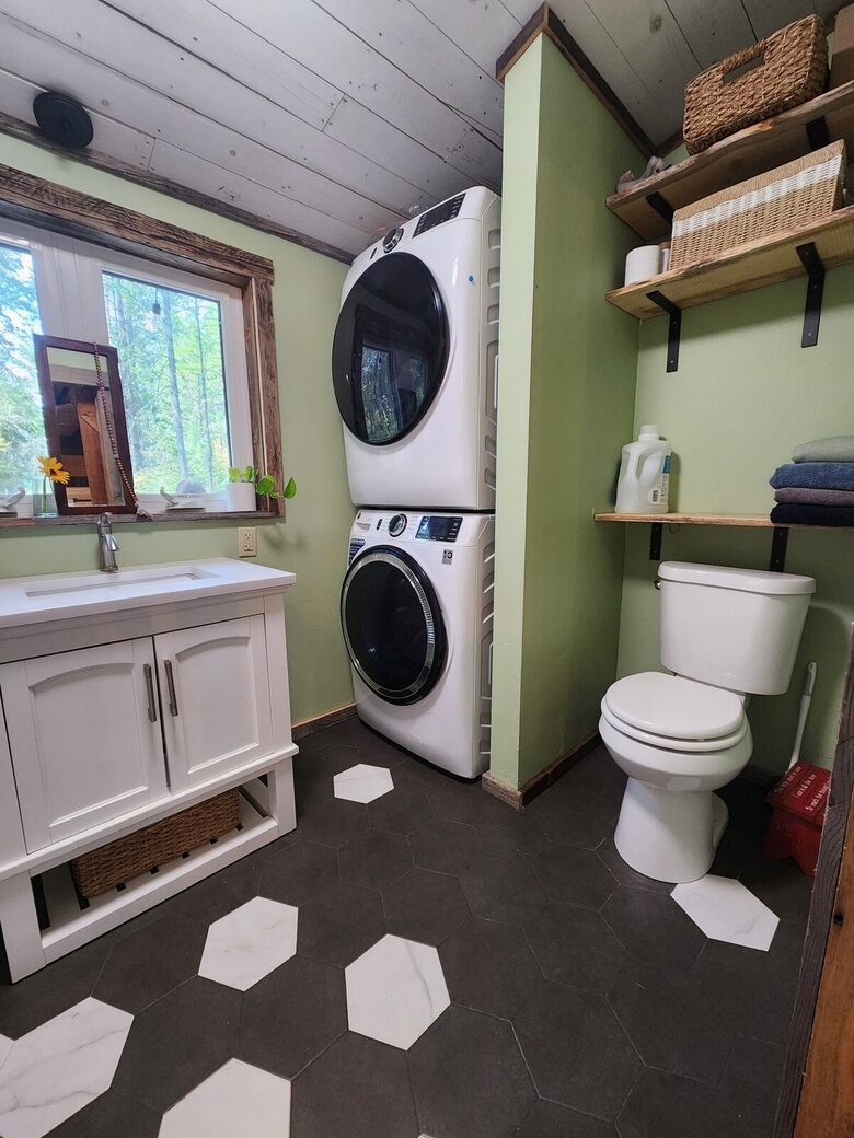 The Perch | Cozy Cottage near Flathead Lake - Somers, Montana