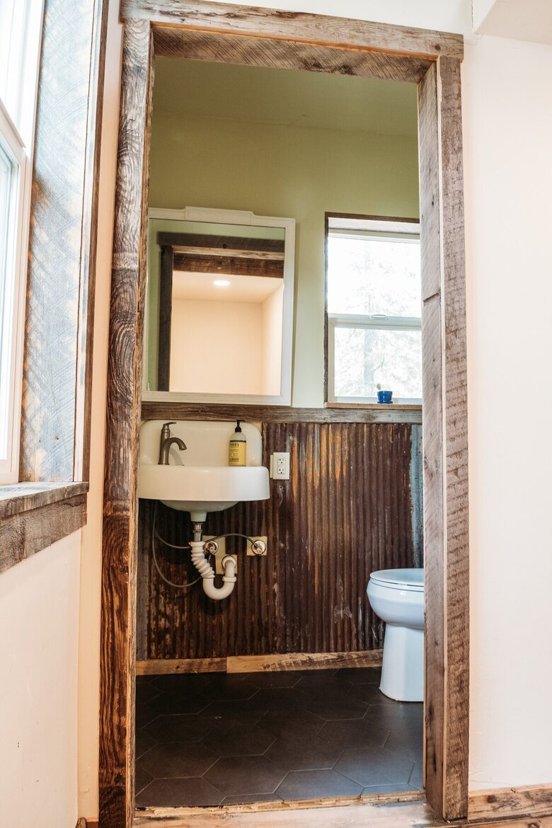 The Perch | Cozy Cottage near Flathead Lake - Somers, Montana