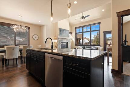 Keystone Townhome with Hot Tub & Shuttle Access - Keystone, Colorado