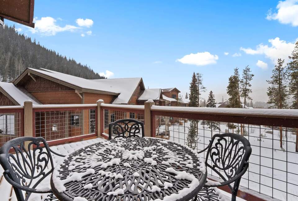 Keystone Townhome with Hot Tub & Shuttle Access - Keystone, Colorado