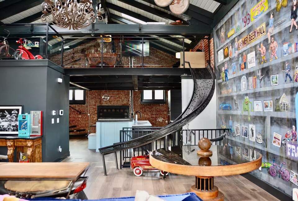 Eclectic Group Getaway in a Reimagined 1911 Landmark - Denver, Colorado