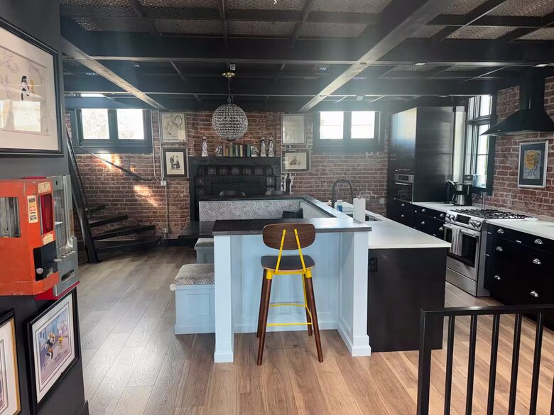 Eclectic Group Getaway in a Reimagined 1911 Landmark - Denver, Colorado