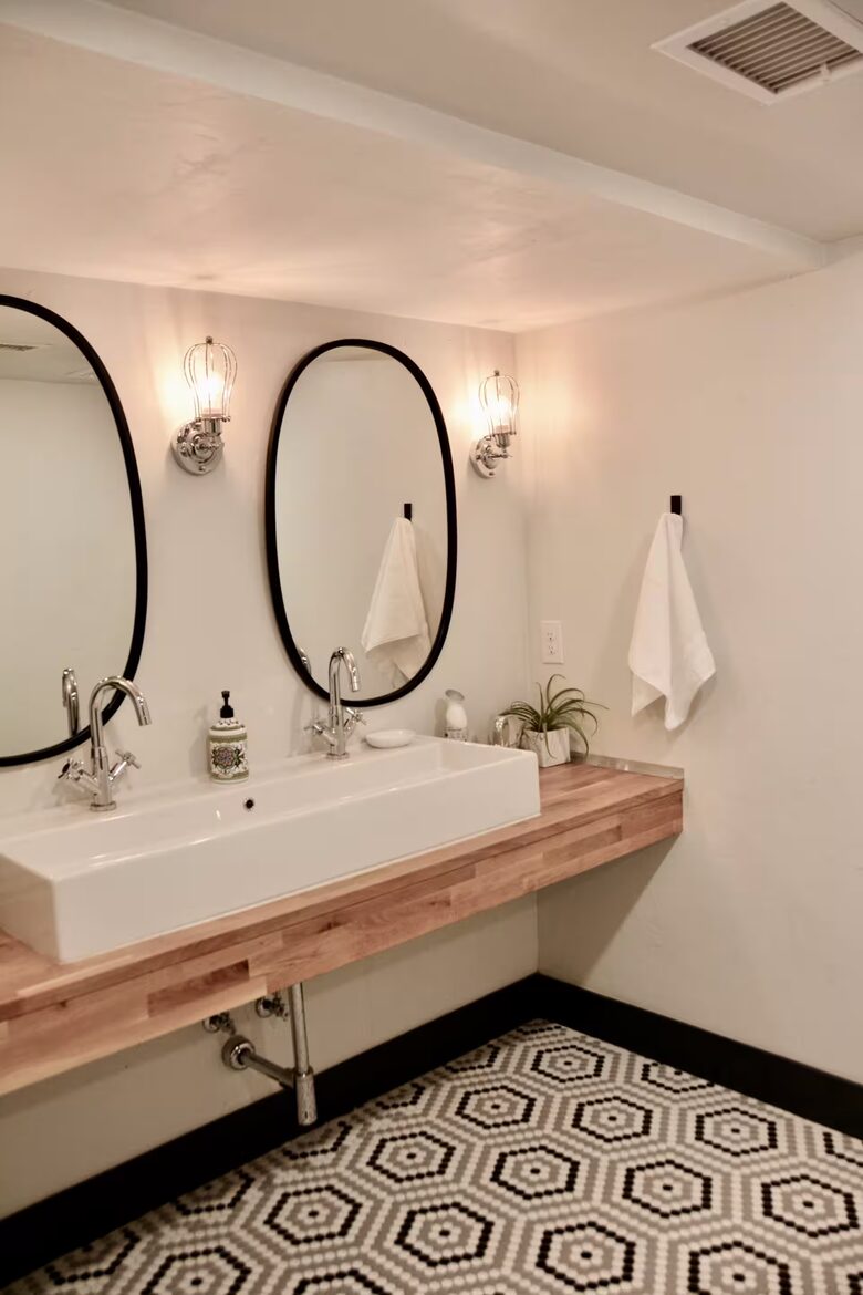 Eclectic Group Getaway in a Reimagined 1911 Landmark - Denver, Colorado