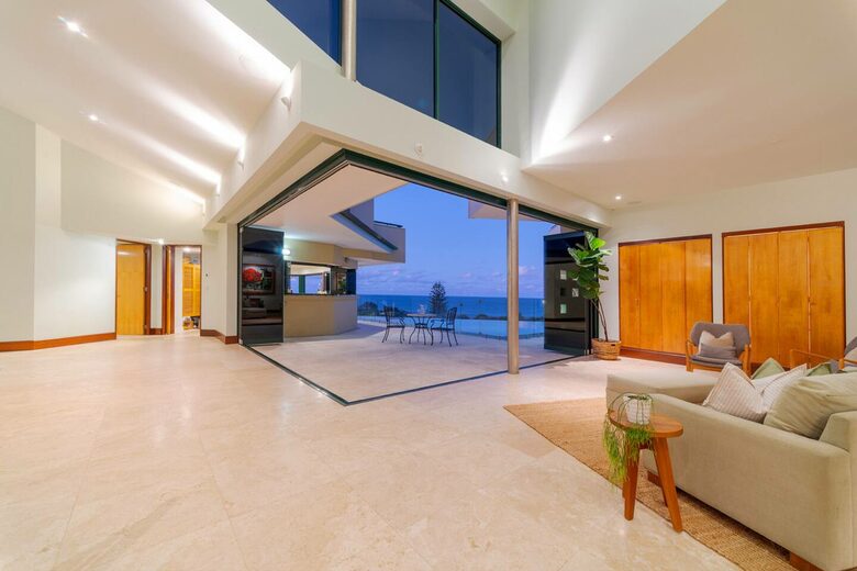 Elevated Oceanview Residence with Infinity Pool - Lennox Head, Australia