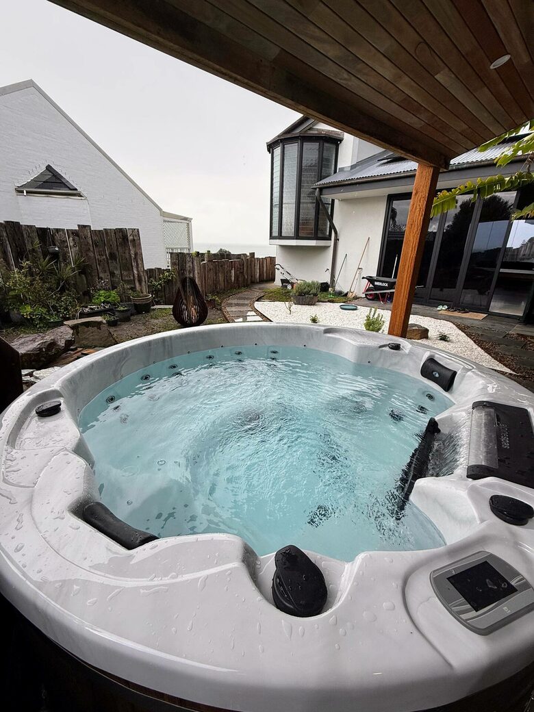 Elevated Oceanview Residence with Infinity Pool - Lennox Head, Australia