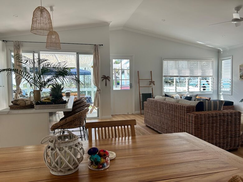 Nelly Bay Waterfront Apartment with Alfresco Living - Nelly Bay, Australia