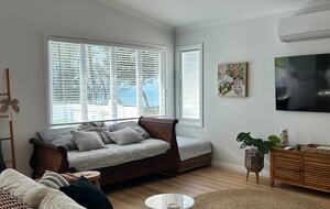 Nelly Bay Waterfront Apartment with Alfresco Living - Nelly Bay, Australia