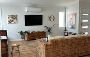 Nelly Bay Waterfront Apartment with Alfresco Living - Nelly Bay, Australia