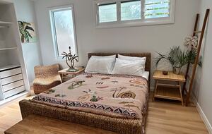 Nelly Bay Waterfront Apartment with Alfresco Living - Nelly Bay, Australia