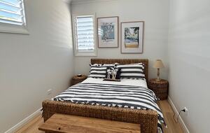 Nelly Bay Waterfront Apartment with Alfresco Living - Nelly Bay, Australia