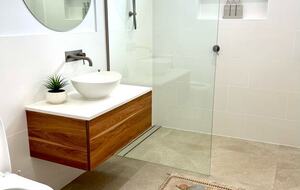 Nelly Bay Waterfront Apartment with Alfresco Living - Nelly Bay, Australia