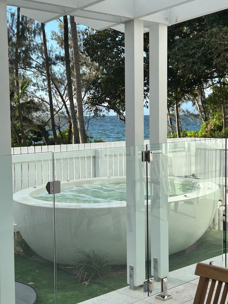 Nelly Bay Waterfront Apartment with Alfresco Living - Nelly Bay, Australia