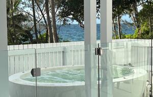 Nelly Bay Waterfront Apartment with Alfresco Living - Nelly Bay, Australia