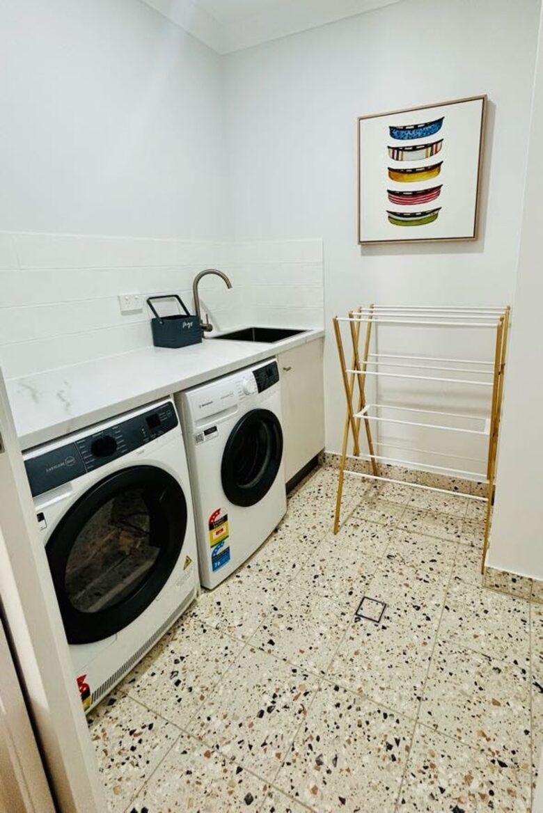 Nelly Bay Waterfront Apartment with Alfresco Living - Nelly Bay, Australia