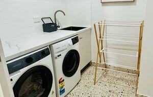 Nelly Bay Waterfront Apartment with Alfresco Living - Nelly Bay, Australia