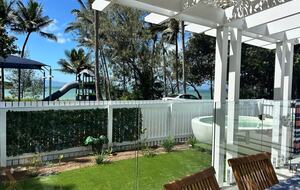 Nelly Bay Waterfront Apartment with Alfresco Living - Nelly Bay, Australia