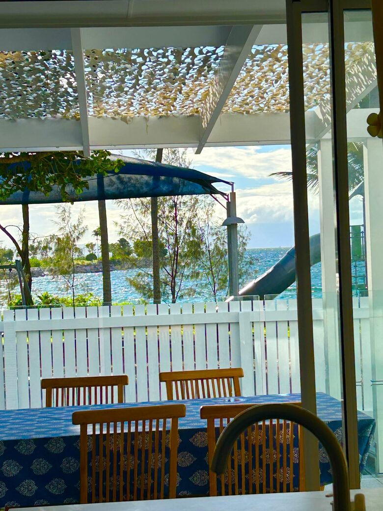 Nelly Bay Waterfront Apartment with Alfresco Living - Nelly Bay, Australia