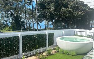 Nelly Bay Waterfront Apartment with Alfresco Living - Nelly Bay, Australia