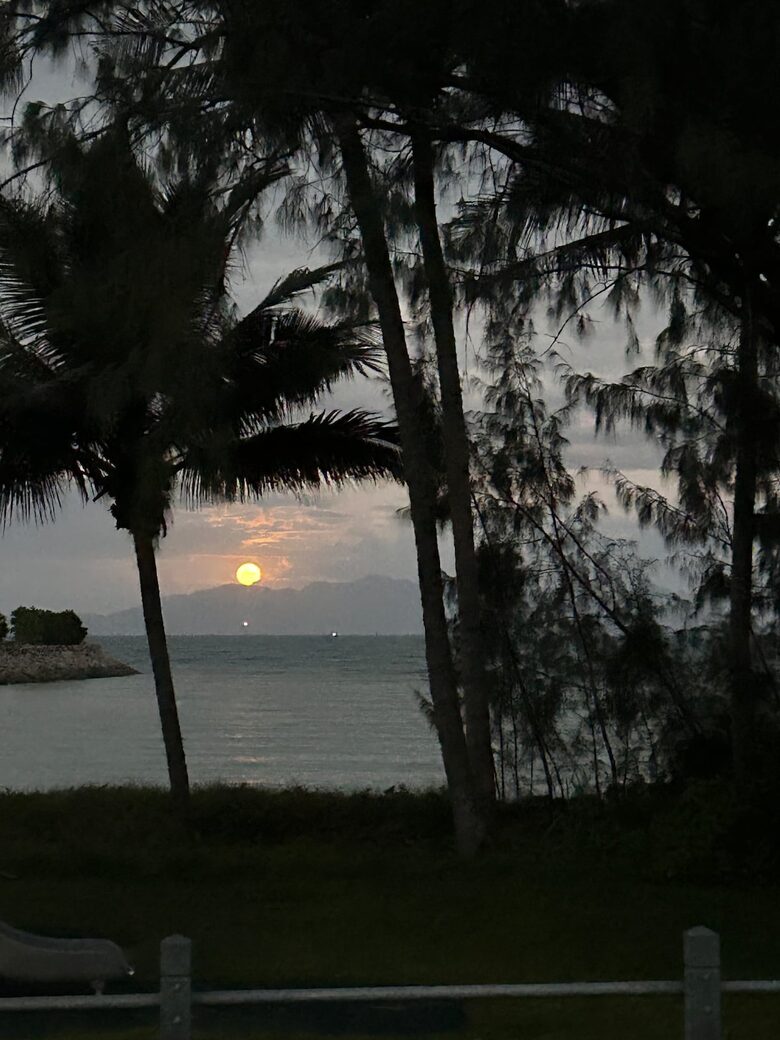 Nelly Bay Waterfront Apartment with Alfresco Living - Nelly Bay, Australia