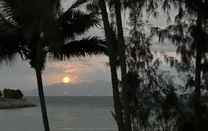 Nelly Bay Waterfront Apartment with Alfresco Living - Nelly Bay, Australia