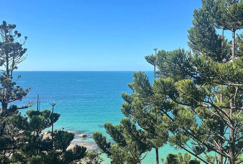 Nelly Bay Waterfront Apartment with Alfresco Living - Nelly Bay, Australia