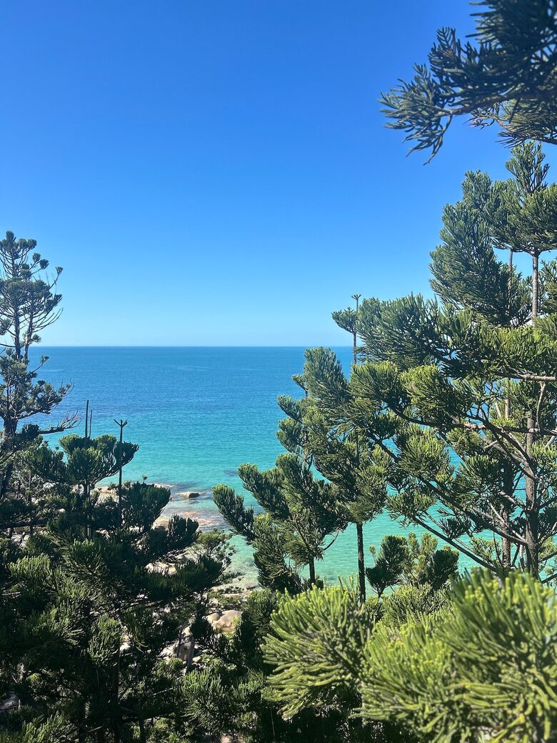 Nelly Bay Waterfront Apartment with Alfresco Living - Nelly Bay, Australia